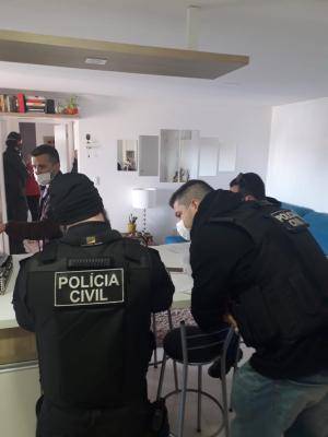 Um enfermeiro, servidor da Secretaria da Saúde de Casca, foi preso na operação desta quarta-feira