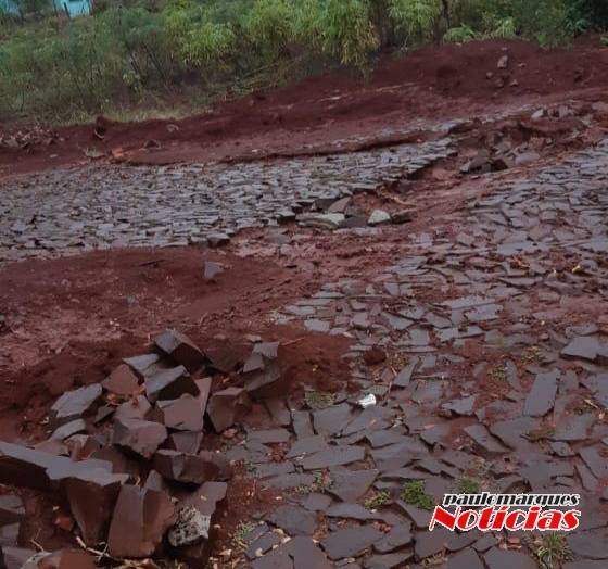 Empresa atrasa obra na Rua Emílio Tesche e moradores reclamam - foto 3