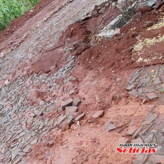 Empresa atrasa obra na Rua Emílio Tesche e moradores reclamam - foto 2