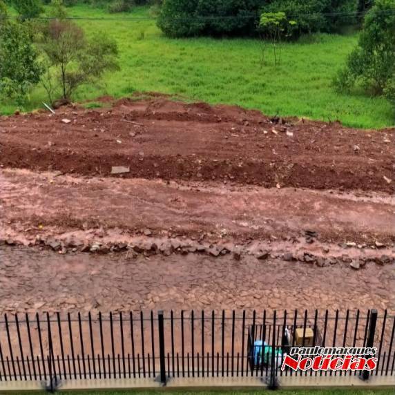 Empresa atrasa obra na Rua Emílio Tesche e moradores reclamam - foto 5