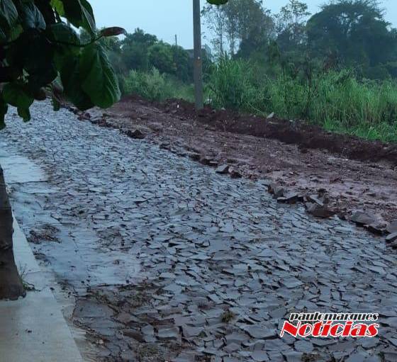 Empresa atrasa obra na Rua Emílio Tesche e moradores reclamam - foto 4