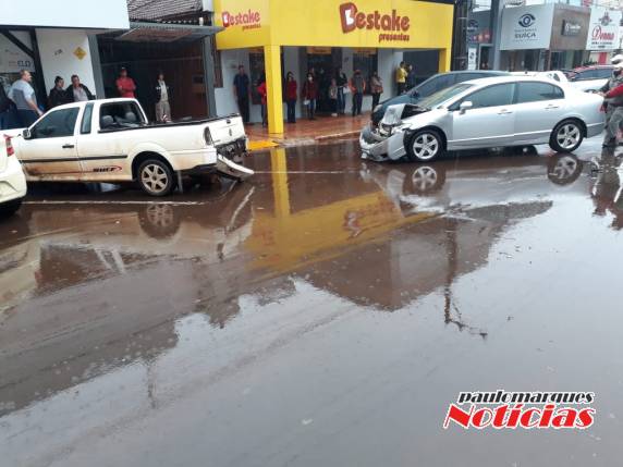 Engavetamento envolve cinco veículos no Centro de Três de Maio - foto 6