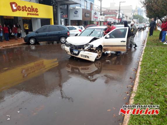 Engavetamento envolve cinco veículos no Centro de Três de Maio - foto 3