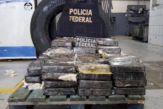 Três homens foram presos em flagrante por tráfico internacional de drogas