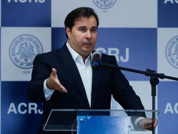 Mais cedo, Bolsonaro sugeriu que a medida valesse apenas para os parlamentares