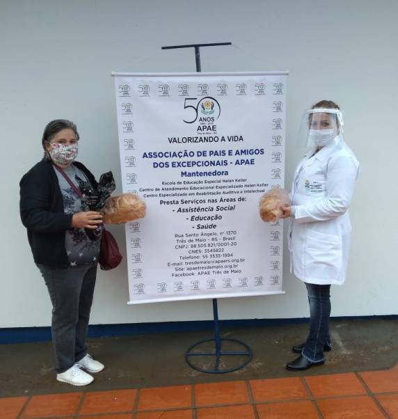 Alunos da Apae de Três de Maio recebem doações - foto 4