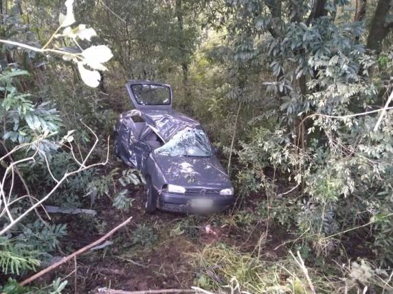 Vítima foi localizada sem vida dentro do veículo, na tarde desta quinta-feira