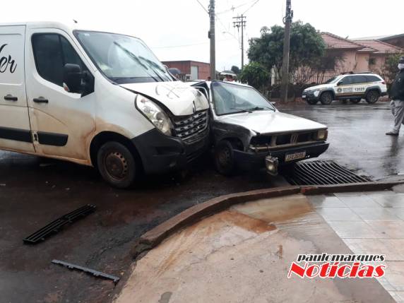 Mulher e duas meninas ficam feridas em acidente no bairro Glória em Três de Maio - foto 2