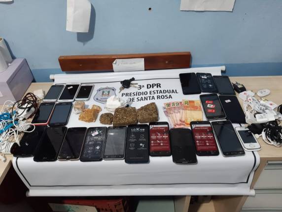 Funcionário da empresa situada em Porto Alegre que presta serviço de dedetização foi preso em Flagrante. Ele tentou entrar com celulares, carregadores e drogas escondidos dentro de recipiente de pulverização