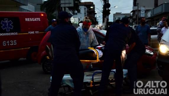 Acidente deixa duas pessoas feridas no centro de Frederico Westphalen - foto 2