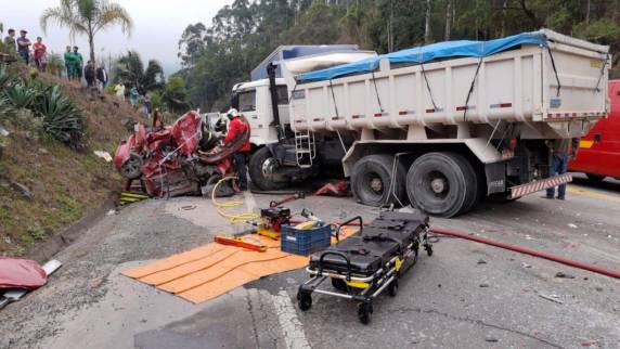 Acidente aconteceu na manhã desta quarta-feira