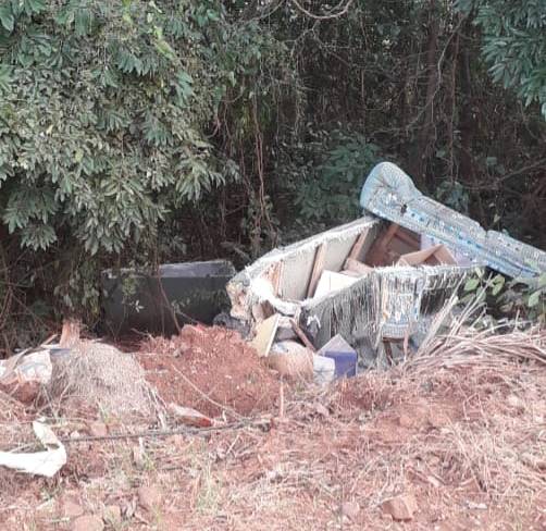 Munícipe denuncia descarte irregular de lixo no interior de Três de Maio - foto 3