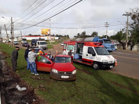 Acidente no Trevo Norte deixa duas pessoas feridas em Marau - foto 3