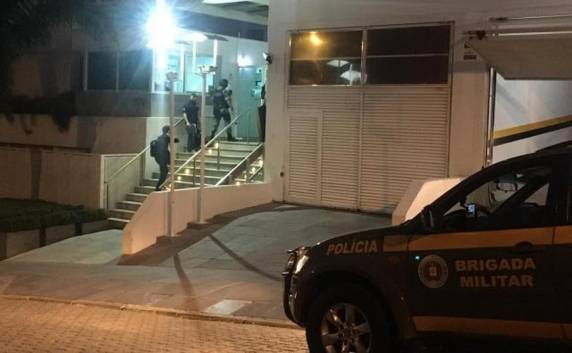 Atleta entregou computador em operação que investiga fraude e lavagem de dinheiro. Em nota, ele negou participação em irregularidades
