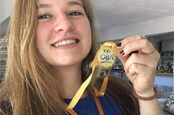 Com 17 anos, Isadora Stefanhak Costa Arantes acumula títulos em competições na área de exatas