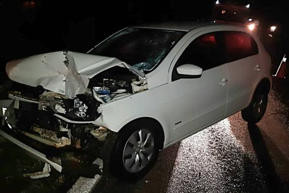 Os veículos ficaram sobre pista após o acidente e o trânsito ficou lento no local por aproximadamente uma hora