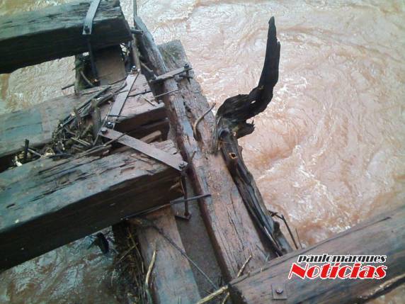 Nível da água no Rio Santa Rosa diminui e ponte aparece avariada - foto 3