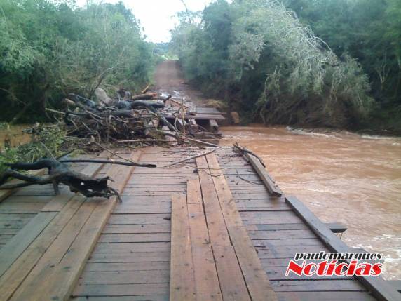 Nível da água no Rio Santa Rosa diminui e ponte aparece avariada - foto 2