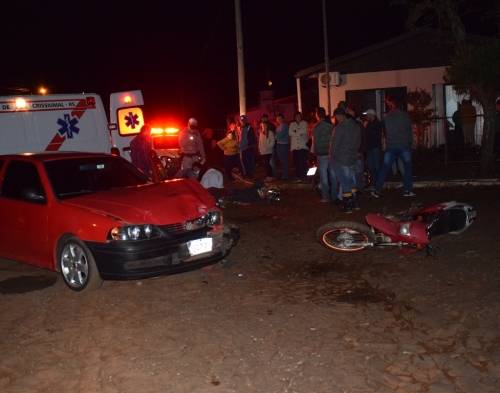 Colisão envolveu automóvel e motocicleta