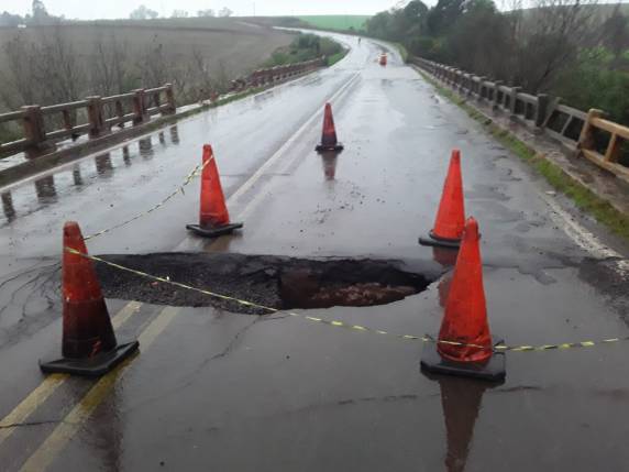 A ponte está localizada sobre o Arroio Passo Novo entre Cruz Alta e Ibirubá