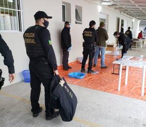 Duas ações da PF em 15 dias voltam a mostrar como contrabando fornece armas e drogas a bocas de fumo e, inclusive, para criminosos dentro de presídios