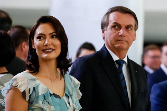 Primeira-dama comemorou resultado nas redes sociais neste sábado
