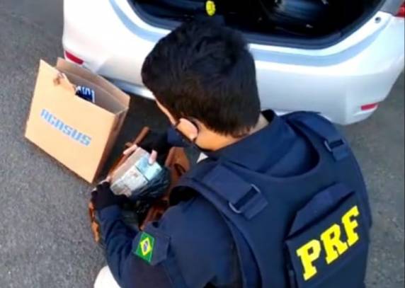 É a segunda grande apreensão de dinheiro sem procedência feita pela PRF em rodovias gaúchas nos últimos 3 dias