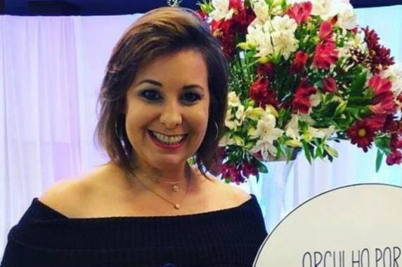 Gilsiane Pioner Zunino, 46 anos, estava com o marido a bordo de um Palio Weekend. O homem também não resistiu