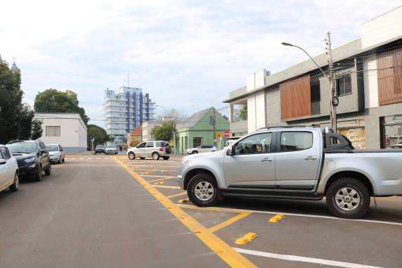 As principais mudanças são no estacionamento e via preferencial no cruzamento
