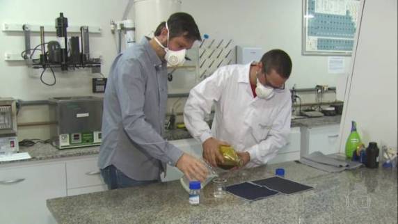 Tecnologia foi feita por pesquisadores da UFSCar, em São Carlos (SP), e já está sendo utilizada por 5 empresas no interior paulista. Material pode ser usado na confecção de qualquer roupa