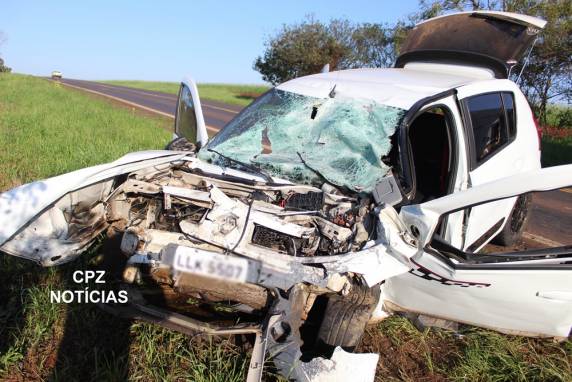 O motorista do carro de passeio não resistiu aos ferimentos