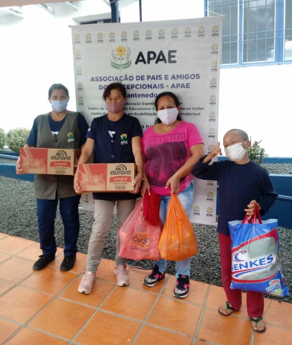 Apae de Três de Maio entrega doações de alimentos para famílias dos assistidos - foto 2