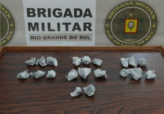 Dois indivíduos foram detidos, após arremessarem drogas para o pátio do presídio em Três Passos