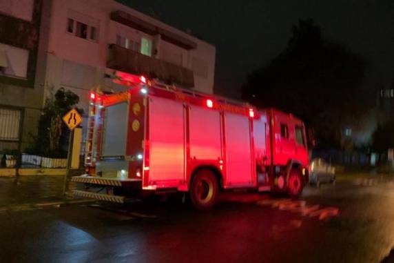 Vítima estava sozinha e fogo não chegou a se espalhar pelo prédio