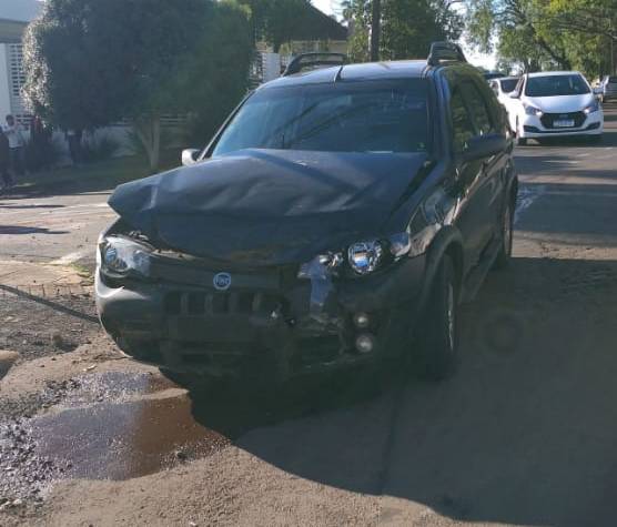 Veículo capota após colisão no centro de Ijuí - foto 2