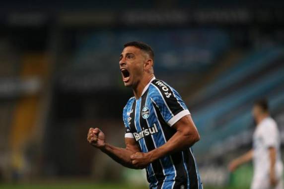 Equipe de Renato ganhou com dois gols de Diego Souza, um de Maicon e outro de Luciano