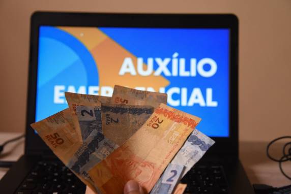 A primeira leva de suspeitas é checada pelas polícias Civil e Federal e pelo Ministério Público Federal (MPF) em âmbito criminal, mas outros órgãos devem realizar auditorias administrativas