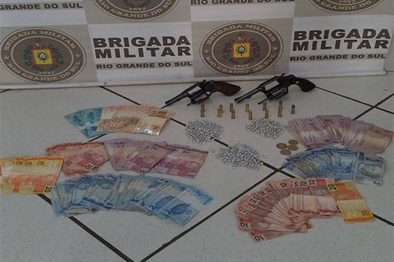 Ações contra o tráfico e o porte ilegal de armas aconteceram durante toda segunda-feira