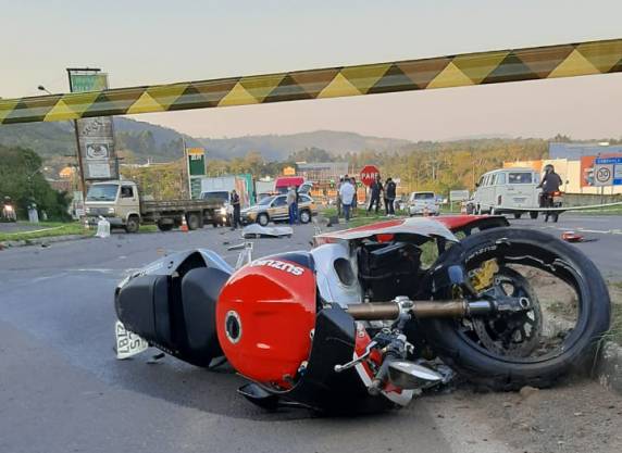 Homem de 41 anos atingiu um caminhão que fazia retorno na rodovia