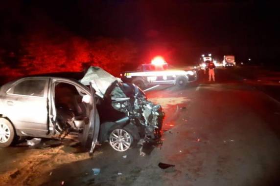 Ele tinha 44 anos e conduzia um Cobalt. Esposa ficou ferida e filhos foram encaminhados em estado grave ao hospital