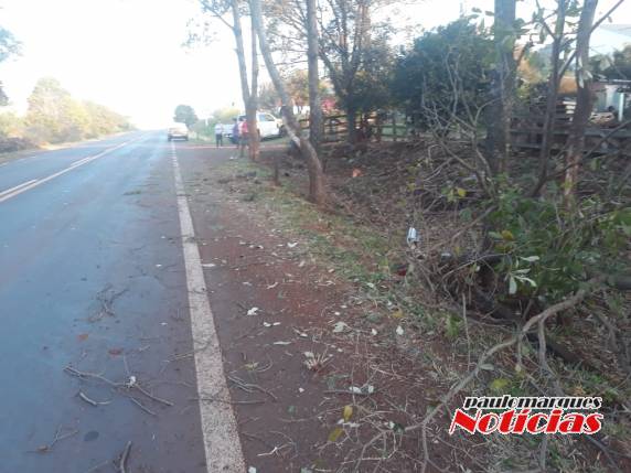 Saída de pista na RS 342 em Três de Maio - foto 2