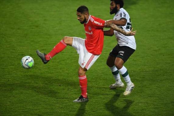 Thiago Galhardo entrou no segundo tempo e deu assistência que decidiu o jogo no Paraná