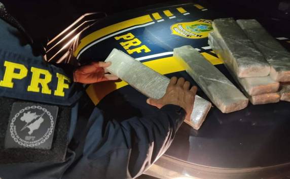 Ela transportava quase dez quilos de maconha