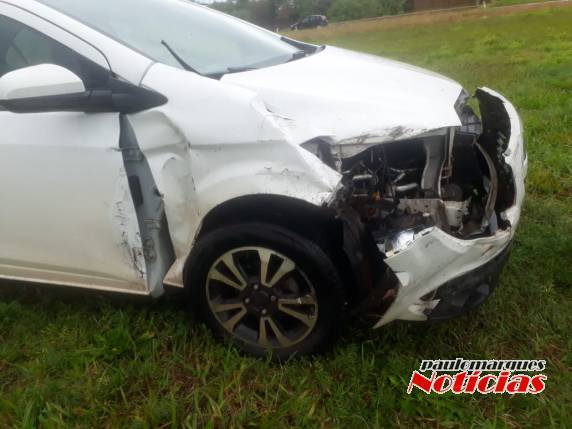 Colisão com danos materiais no trevo da BR 472 em Três de Maio - foto 2
