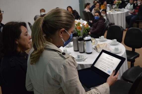 Lisandra Steffen é homenageada pelo Hospital Vida & Saúde em sua despedida - foto 3