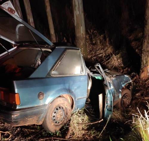 Colisão ocorreu na madrugada deste domingo