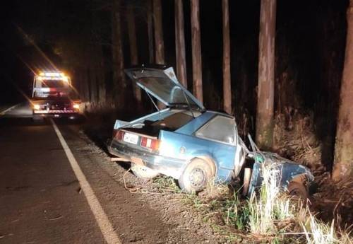 Acidente deixou carro destruído na ERS 207, em Humaitá - foto 3
