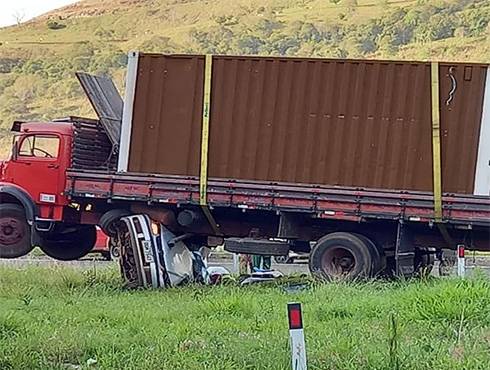 Grave acidente envolvendo automóvel com placas de Santa Rosa é registrado no Goio-Ên - foto 2