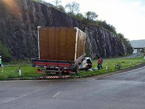 Grave acidente envolvendo automóvel com placas de Santa Rosa é registrado no Goio-Ên - foto 4