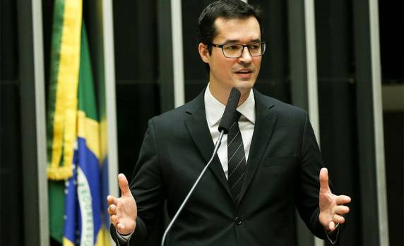 Casos estavam previstos para serem julgadas nesta terça-feira e miram a conduta do procurador em relação à publicação nas redes sociais e supostas atitudes de promoção pessoal